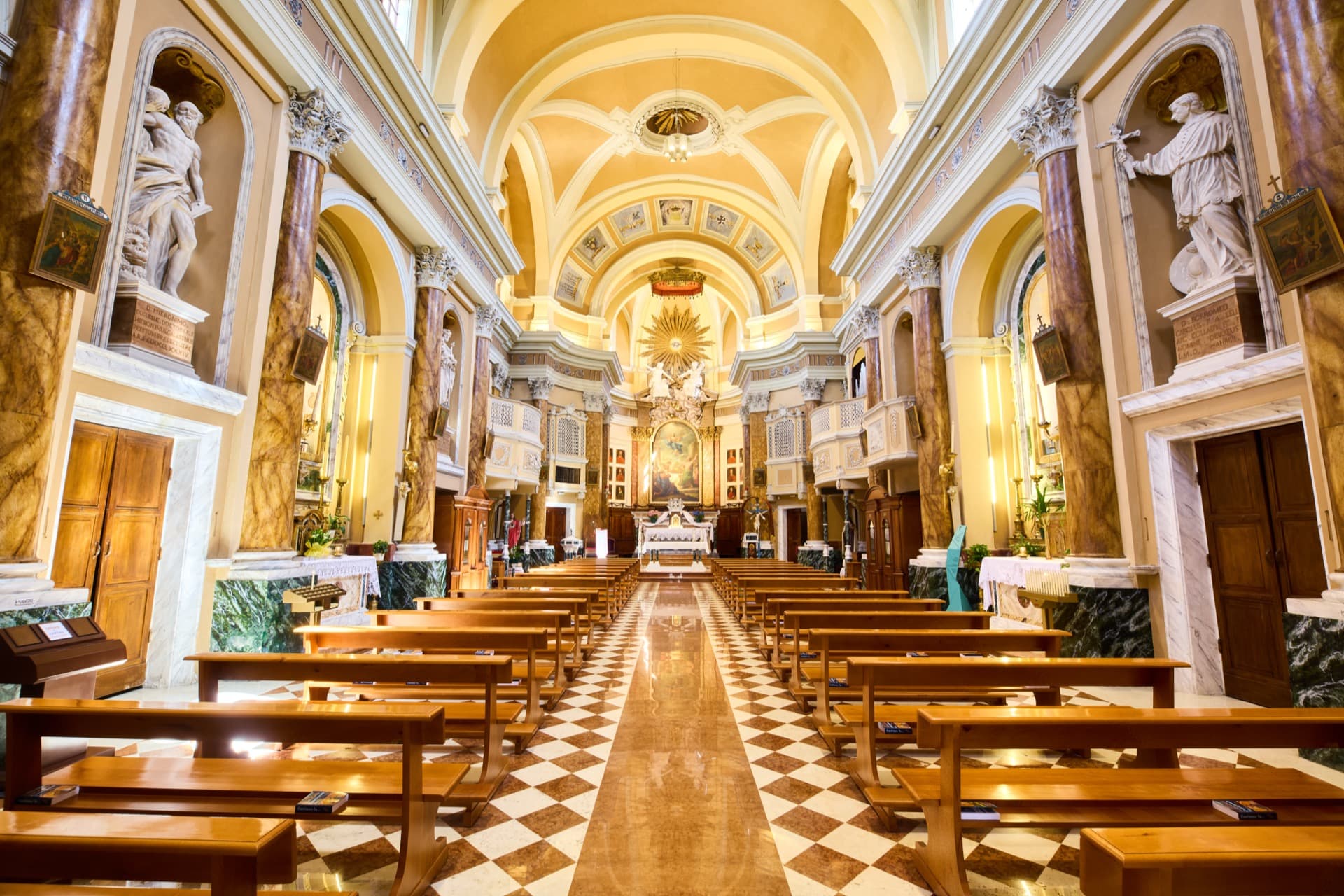 Fede e Rinascita: La Chiesa e il Battistero Ottagonale